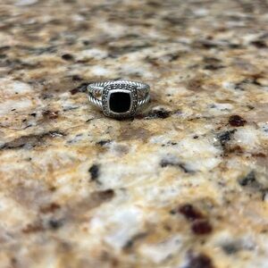 Petite Albion Ring

Sterling Silver with Black Onyx and Diamonds, 7mm